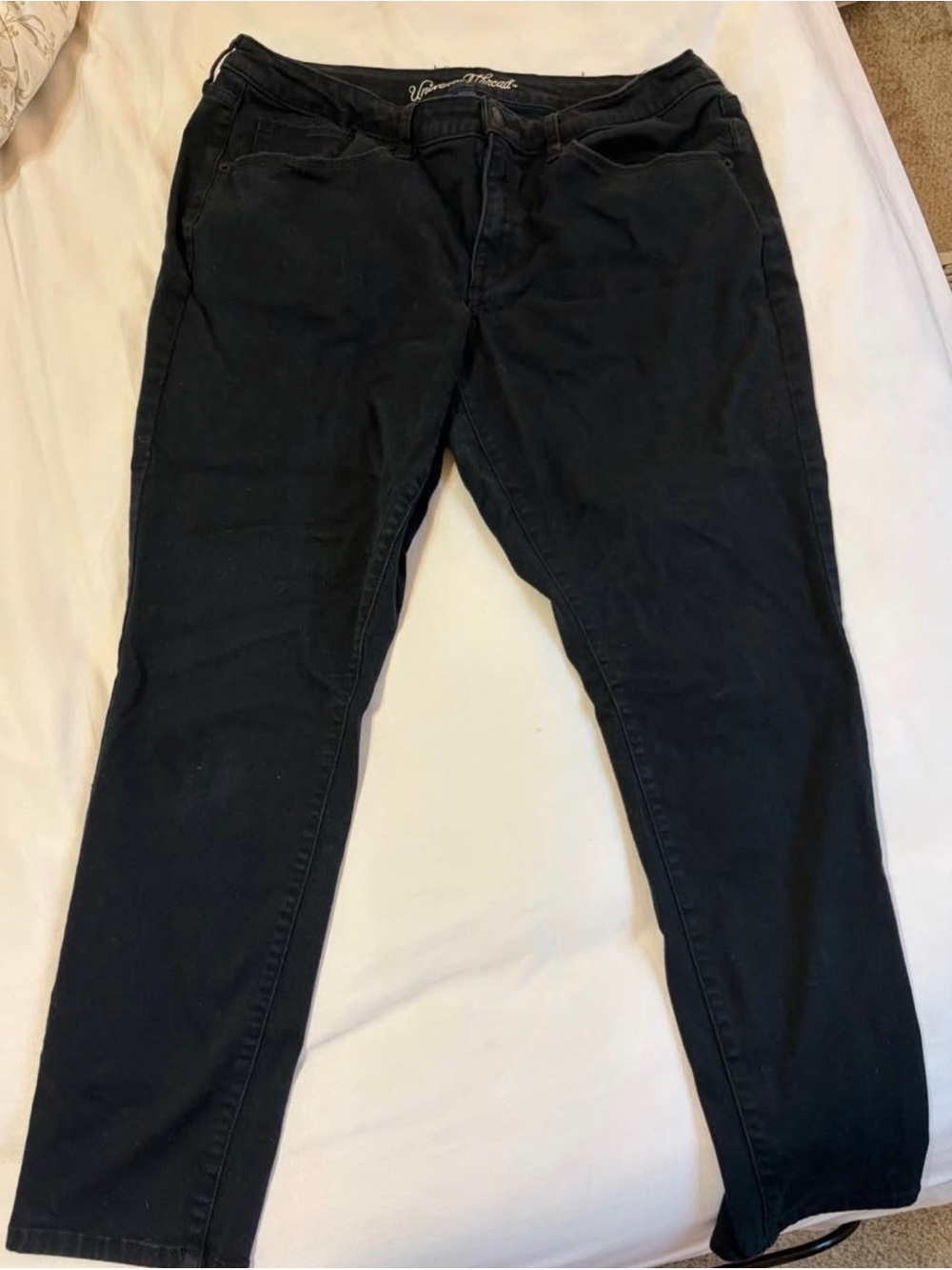 Universal Thread Women’s Skinny Jeans in Black